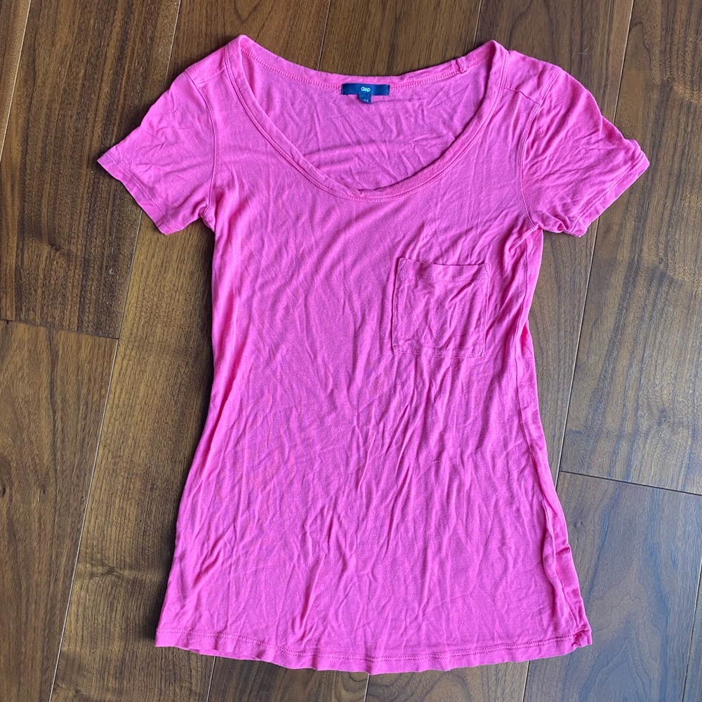 [GAP] Lightweight Pink Scoop Neck Tee with Front Breast Pocket